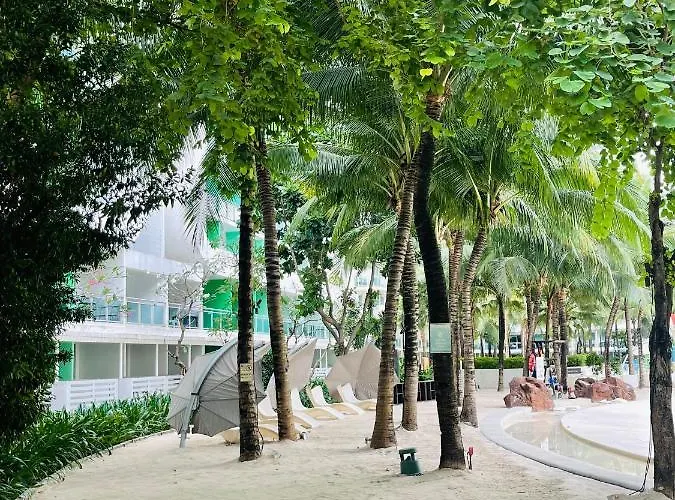 Azure Staycation Near Naia Aparthotel *